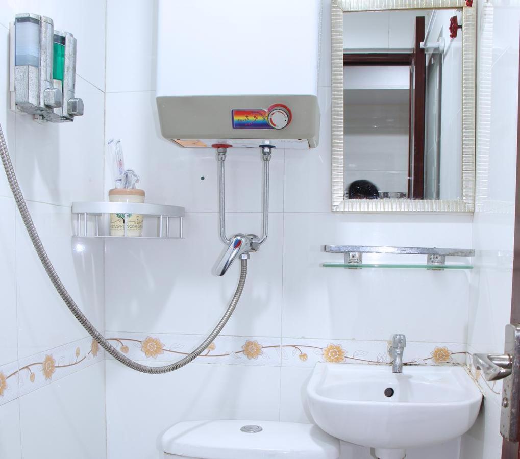 Pay-Less Guesthouse Гонконг Экстерьер фото