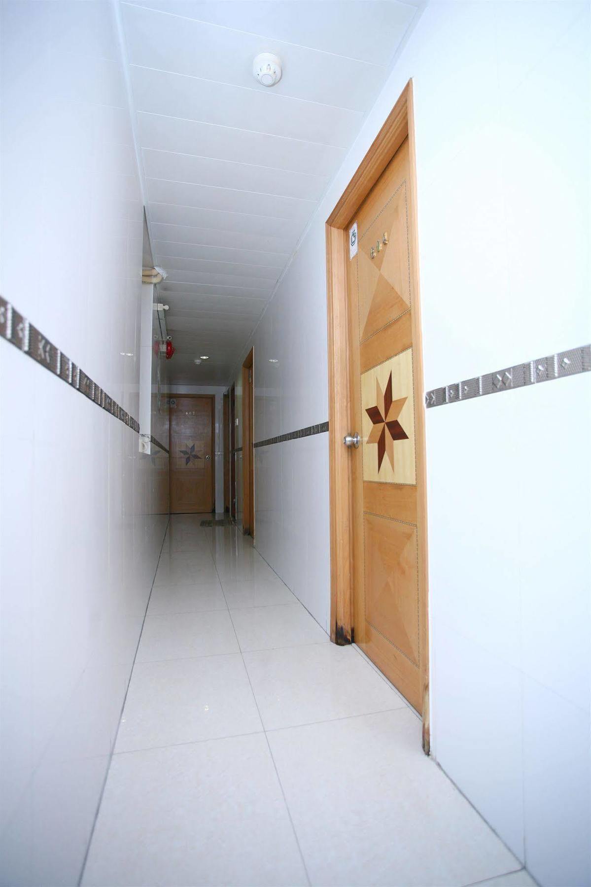 Pay-Less Guesthouse Гонконг Экстерьер фото